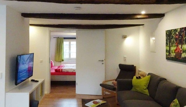 Apartment 'Apfelbaum' with Private Terrace, Shared Garden and Wi-Fi