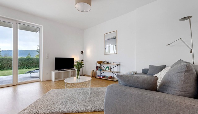 Apartment 'Auszeit am Wiehengebirge' with Mountain View, Private Terrace and Wi-Fi