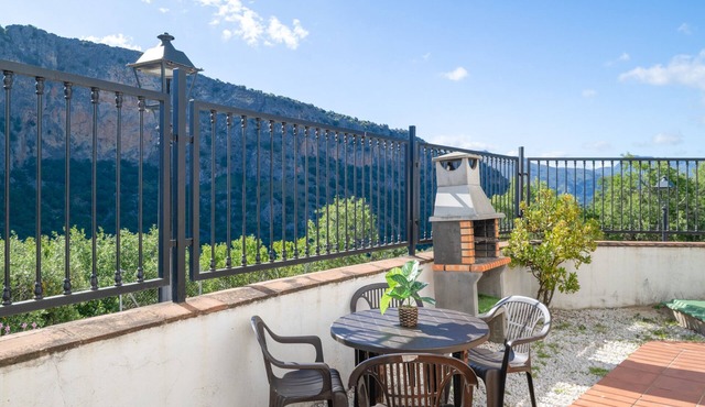 Apartment 'Casa Isabelina' with Mountain View, Shared Pool and Shared Garden