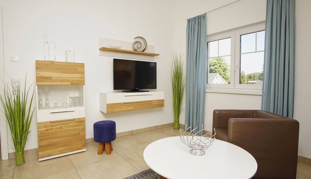 Apartment close to the beach with balcony, use of swimming pool and sauna - Rex Rugia