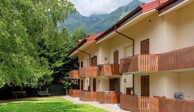 Apartment 'Dolomiti Pinzolo' with Mountain View, Shared Garden and Wi-Fi