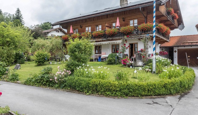 Apartment 'Edelweiß' with Mountain View, Balcony and Wi-Fi