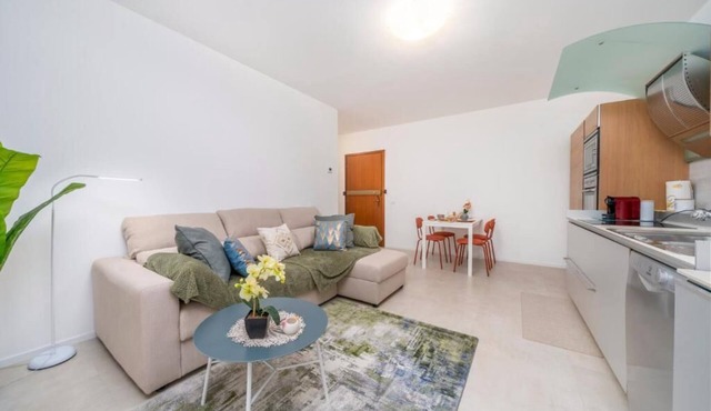 Apartment equipped with all services, in quiet residential neighborhood.