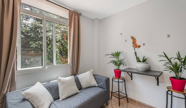 Apartment 'Estudio Rebe' with Wi-Fi