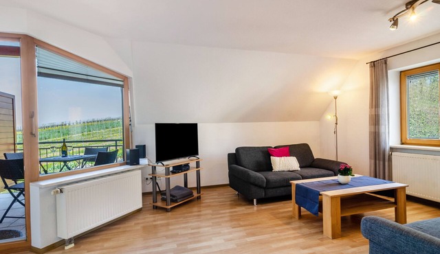 Apartment 'Ferienwohnung 2' with Shared Garden, Balcony and Wi-Fi