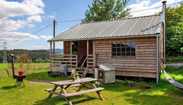 Apartment 'Ferienhütte Eiken' with Private Terrace & Shared Garden – Holiday without electricity
