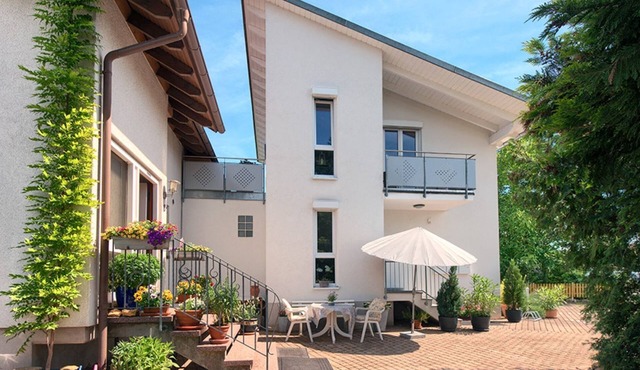 Apartment 'Ferienwohnung 2 65m²' with Private Terrace, Shared Garden and Wi-Fi