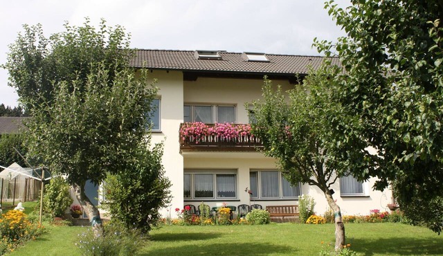 Apartment 'Ferienwohnung Triska' with Shared Garden and Wi-Fi