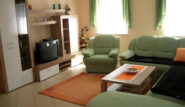 Apartment 'Fewo Am Straufhain' with Wi-Fi