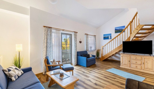 Apartment 'Fewo Brünnstein - Zimmer 50' with Mountain View, Shared Garden & Wi-Fi