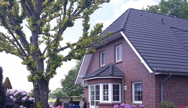 Apartment 'Fewo Meer Und Moor' with Private Terrace, Private Garden and Wi-Fi
