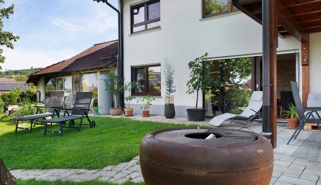 Apartment 'Fewo Fuchs' with Private Terrace, Shared Garden and Wi-Fi