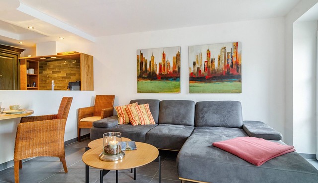 Apartment 'Gästehaus Wüpping 2' with Shared Terrace, Shared Garden and Wi-Fi