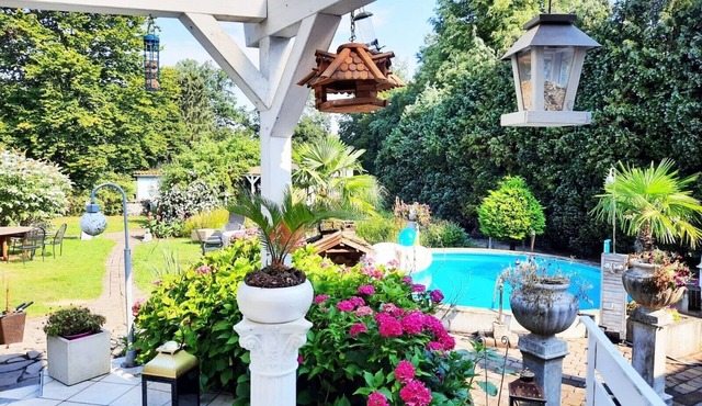 Apartment 'Gast Wohnung Im Grünen Casa Weige' with Private Pool, Private Garden and Wi-Fi