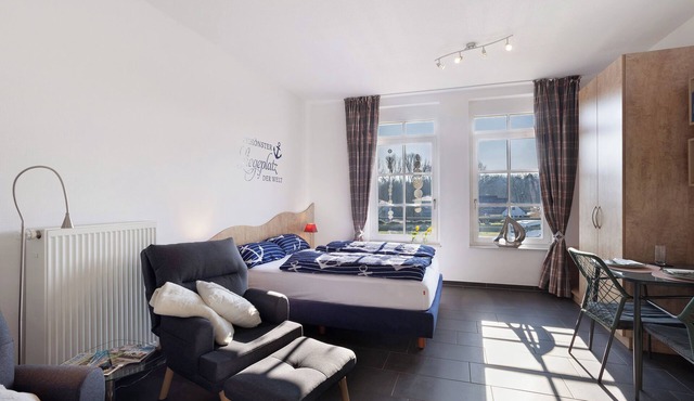 Apartment 'Gepflegtes Marina-Rünthe' with Wi-Fi