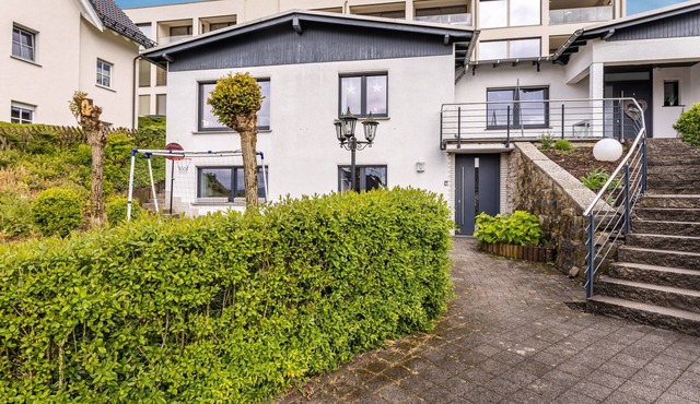 Apartment 'Good Times' with Private Terrace and Garden near Lake Sorpesee