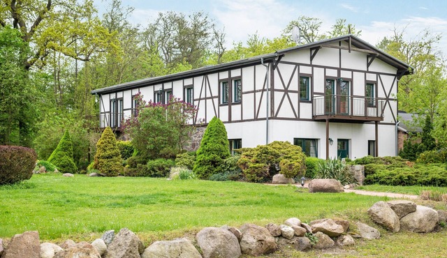 Apartment 'Gutspark Seeblick' with Private Terrace, Shared Garden and Wi-Fi