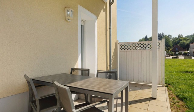 Apartment 'Halla' with Private Terrace, Shared Garden and Wi-Fi