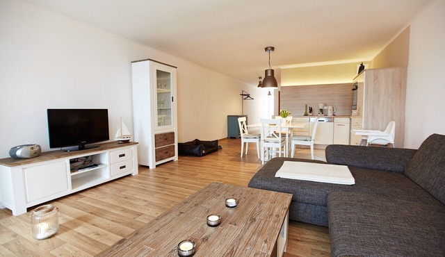 Apartment 'Haus Strandeck Nordstrand 18' with Private Terrace, Balcony and Wi-Fi