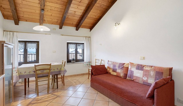 Apartment House Predaia with Mountain View, garden and WiFi