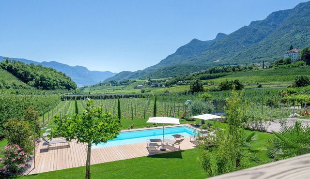 Apartment 'Kardonighof Ort' with Pool View