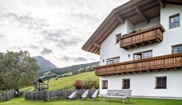 Apartment 'Kranebitterhof Enzian' with Mountain View, Shared Garden and Wi-Fi