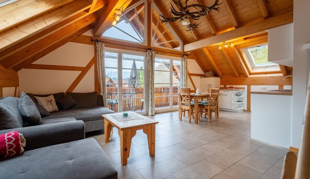 Apartment 'Kronenhirsch' with Balcony and Wi-Fi