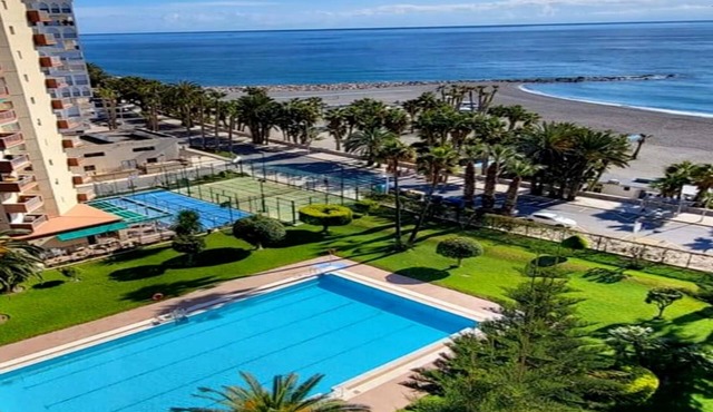 Apartment "Las góndolas playa" with sea views, shared pool and Wi-Fi