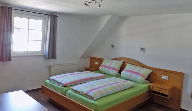 Apartment 'Löwenzahn' with Shared Garden, Balcony and Wi-Fi
