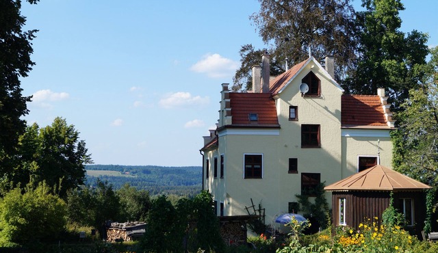 Apartment 'Ludwigshöhe' with Private Terrace, Private Garden and Wi-Fi