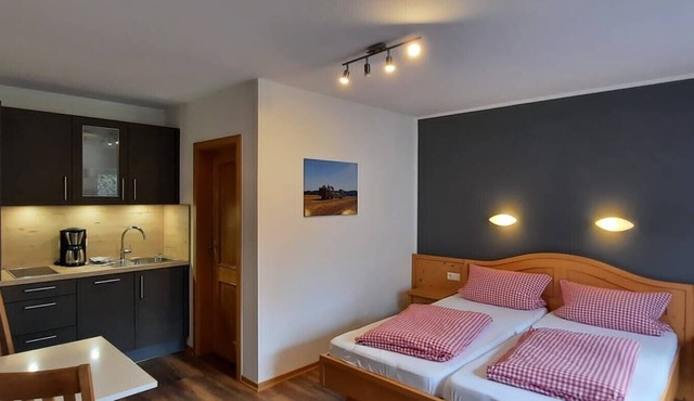Apartment 'Magnolie' with Private Terrace, Shared Garden and Wi-Fi