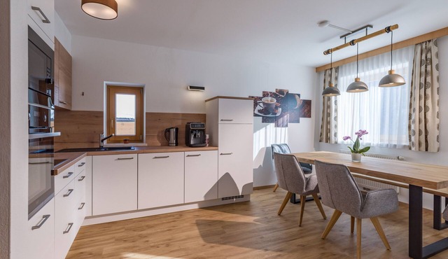 Apartment mit 3 Schlafzimmern und Balkon