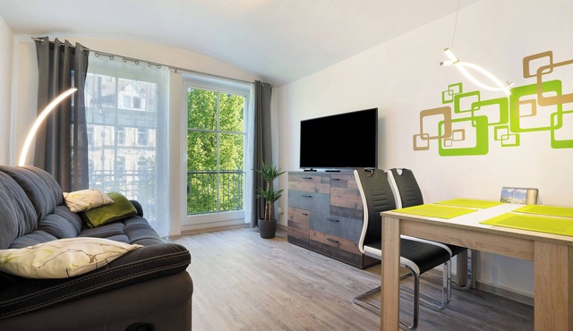 Apartment 'Ruhige Maisonettewohnung Kaßberg' with Balcony and Wi-Fi