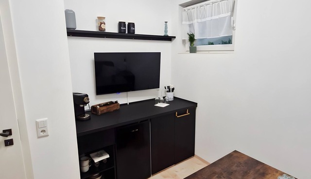Apartment 'Süße Kleine Keller' with Wi-Fi