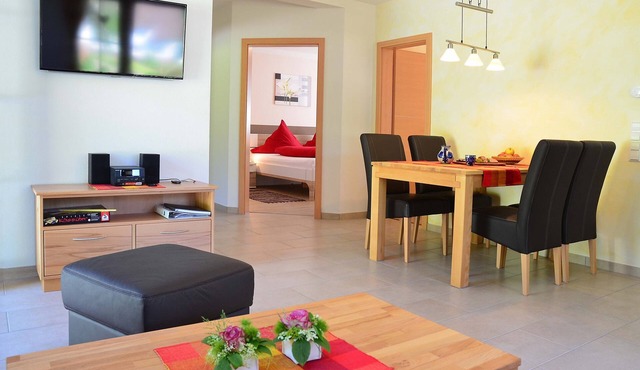 Apartment 'Schwalbennest' with private terrace, shared garden and Wi-Fi
