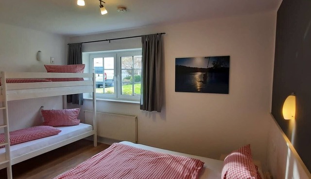 Apartment 'Weinlaube' with Private Terrace, Shared Garden and Wi-Fi