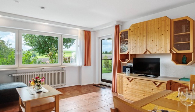 Apartment 'West, 44 sqm' with Shared Terrace, Shared Garden and Wi-Fi