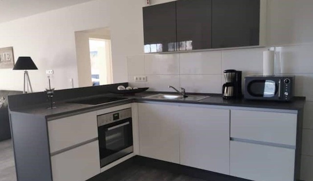 Apartment with private entrance in RE -Nord