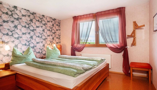 Apartment 'Zur Igelwiese' with Private Terrace, Shared Garden and Wi-Fi