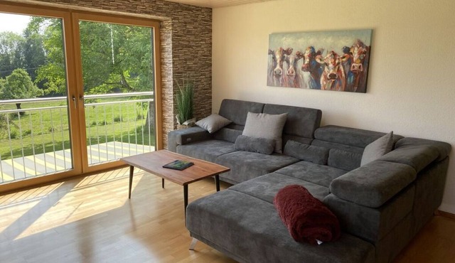 Appealing apartment near lake