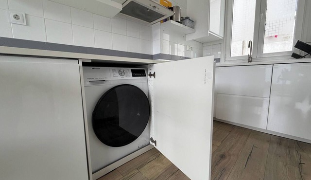 Apt - Sleeps 4 - Pet Friendly - Central Location