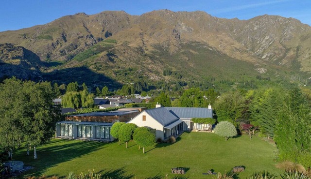 Art on Point | Peaceful & Spacious | Shotover Canyon