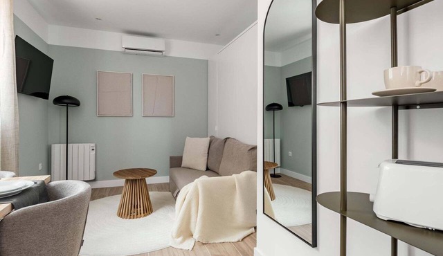Arturo Soria Stays by Charming II, newly renovated with Parking