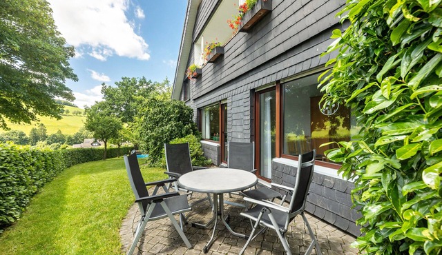 Bärenhöhle Apartment (63 sqm, 2 Bedrooms) with Private Terrace and Wi-Fi