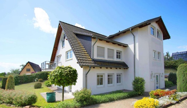 Balkon mit traumhaften Meerblick, gratis Nutzung vom AHOI Erlebnisbad und Sauna in Sellin Dünenhaus FeWo05