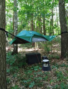 Baumzelt mitten im Wald bis 180kg