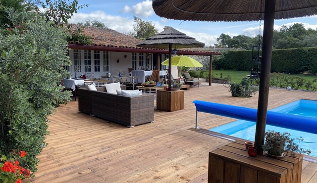 Beach house, 5 bedrooms, private heated pool and hot tub, up to 14 guests