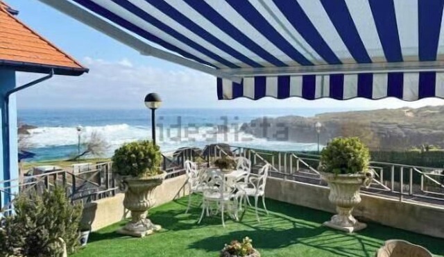 Beachfront Apartment with Private Garden in Playa de Ris, Noja