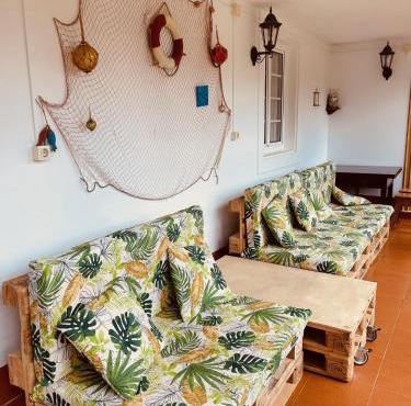 Beachfront Surf & Holiday House, Charming & Quiet