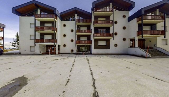 Beautiful apartment for 4 people with WIFI, pool, balcony and pets allowed